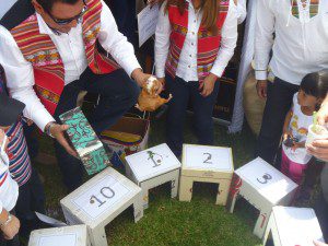 The cuy is about to be placed in the box in the center of the arena.