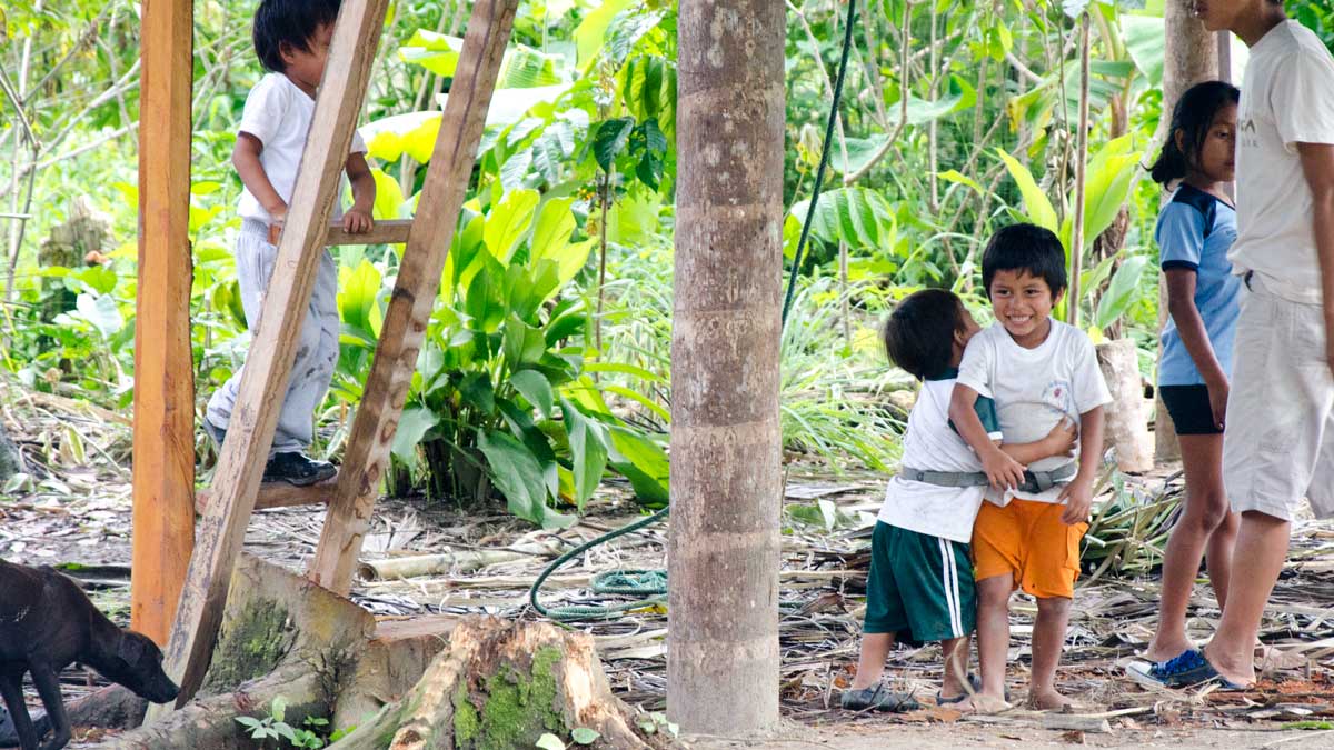 Quichua children playing games | ©Angela Drake