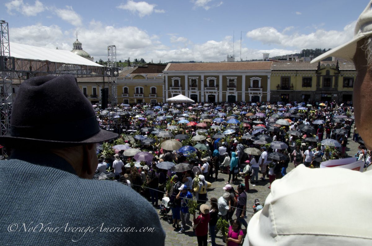Una vista de la Plaza de San Francisco desde el atrio; Quito, Ecuador | ©Ángela Drake