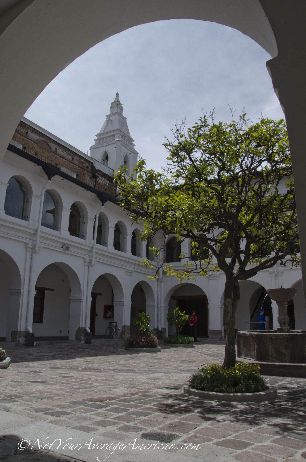 El patio interior del Museo del Carmen Alto, Quito, Ecuador | ©Ángela Drake