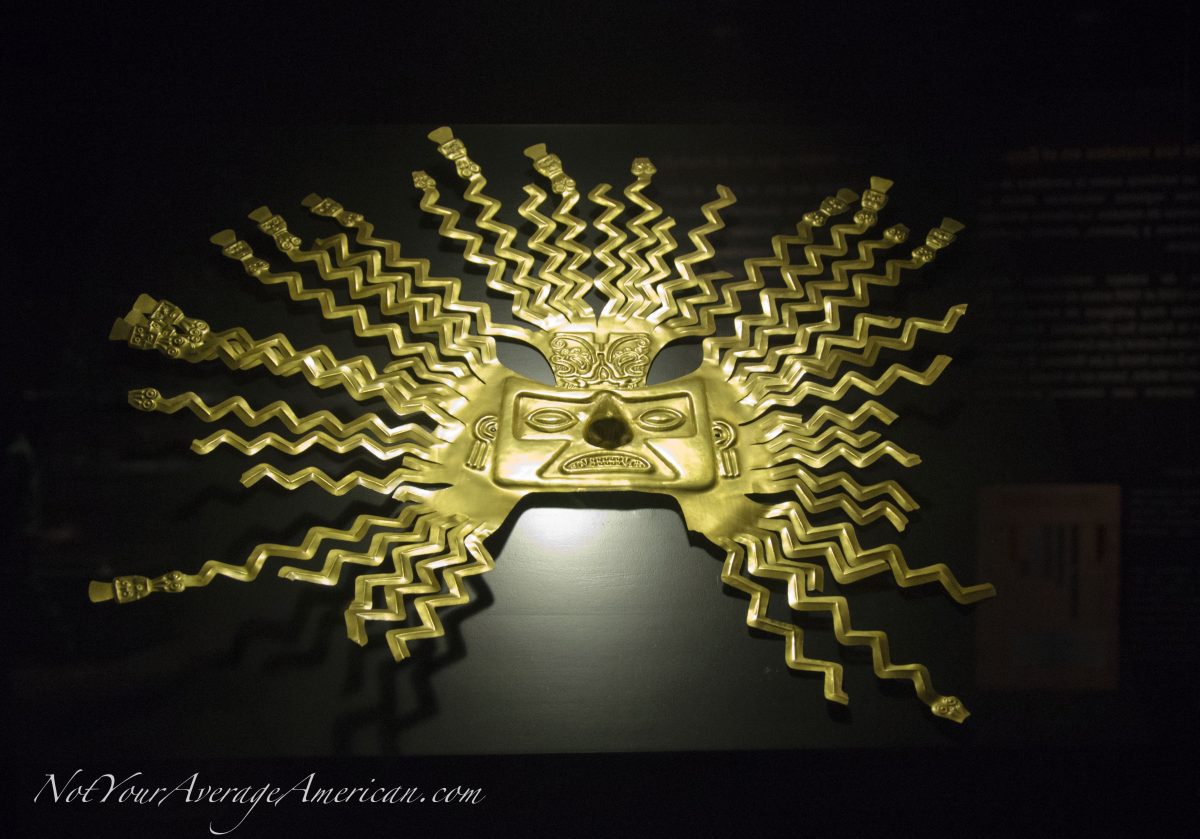 Máscara de oro; Museo Nacional, Casa de la Cultura, Quito, Ecuador | © Angela Drake
