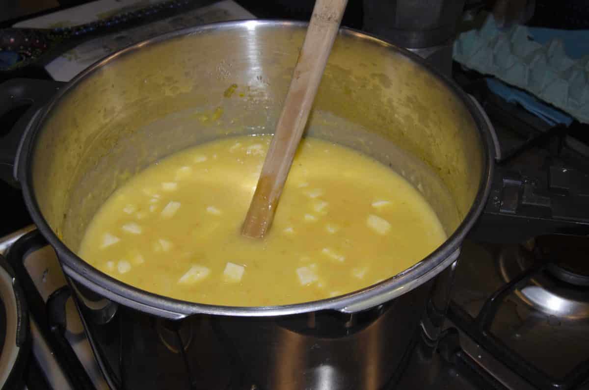 Añadir queso, Locro de Papas, Sopa de Papa de Ecuador