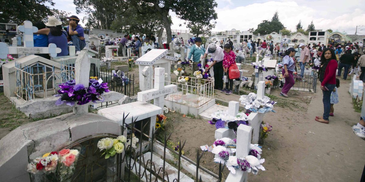 Día de los Difuntos, Calderón Cemetery, Quito, Ecuador | ©Angela Drake