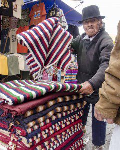 Vendedor de ponchos de lana