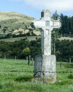 Stone Cross, backroads to the Iliniizas