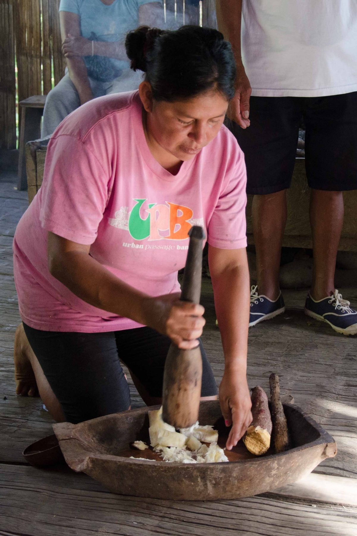 Making Chicha de Yuca, Puerto Napo, Ecuador | ©Angela Drake /Ecuador Por Mis Ojos