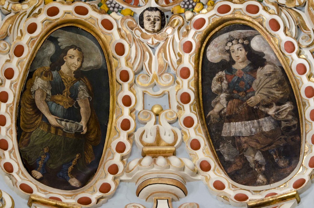 Close up of two portraits in the dome of Compania de Jesus