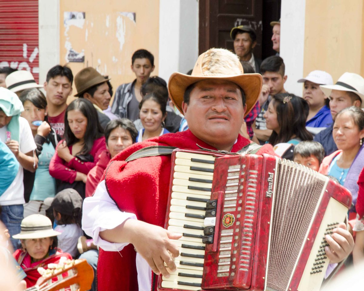 Acordeonista, Carnaval en Guaranda, Ecuador