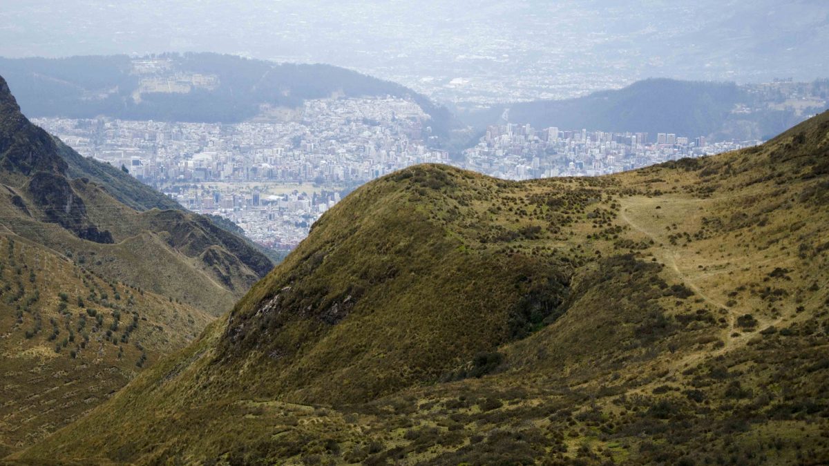 Vista de la Ciudad, Senderismo Pichincha, Quito, Ecuador