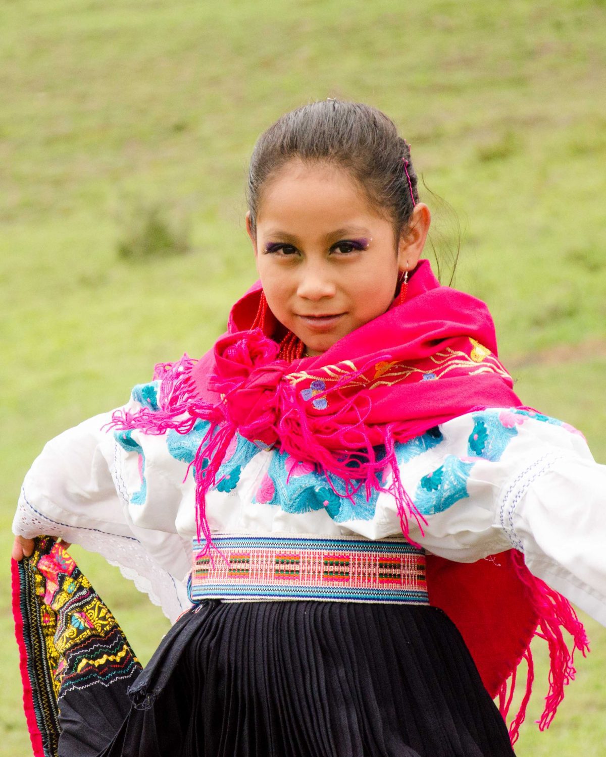 Bailarina en Mushak Nina Celebration, Cochasquí, Ecuador | ©Angela Drake