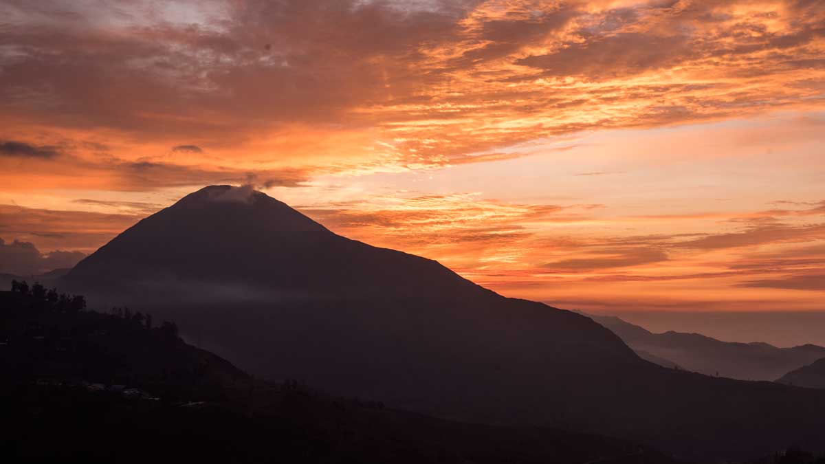 Cerro Puñay at Sunset in Chunchi, Ecuador | ©Angela Drake