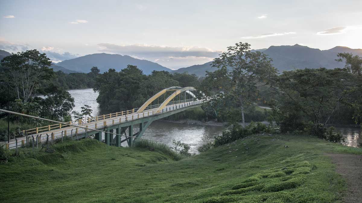 Bridge crossing the Río Zamora in Yantzaza | ©Angela Drake 