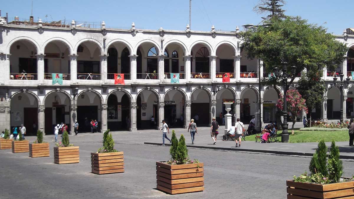Colonnades around the Plaza de Armas, Arequipa, Peru | ©Eleanor Hughes