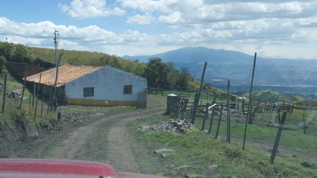 A Farmhouse on the Alternate Route | ©Angela Drake