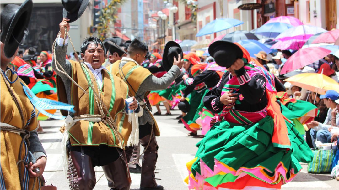 A couple dances during the Candelaria Festival