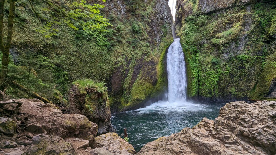 Wahclella Falls Easy Hike Stunning Waterfall