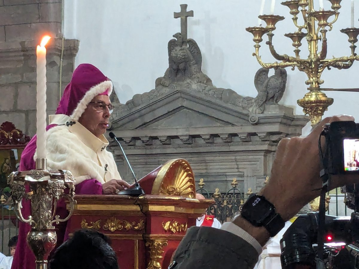 The Archbishop of Quito speaking at the Arrastre de Caudas in 2025