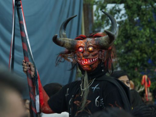 One of the devils of Alangasi, with a huge mask sprouting four horns, pointed teeth, and eyes that glow.