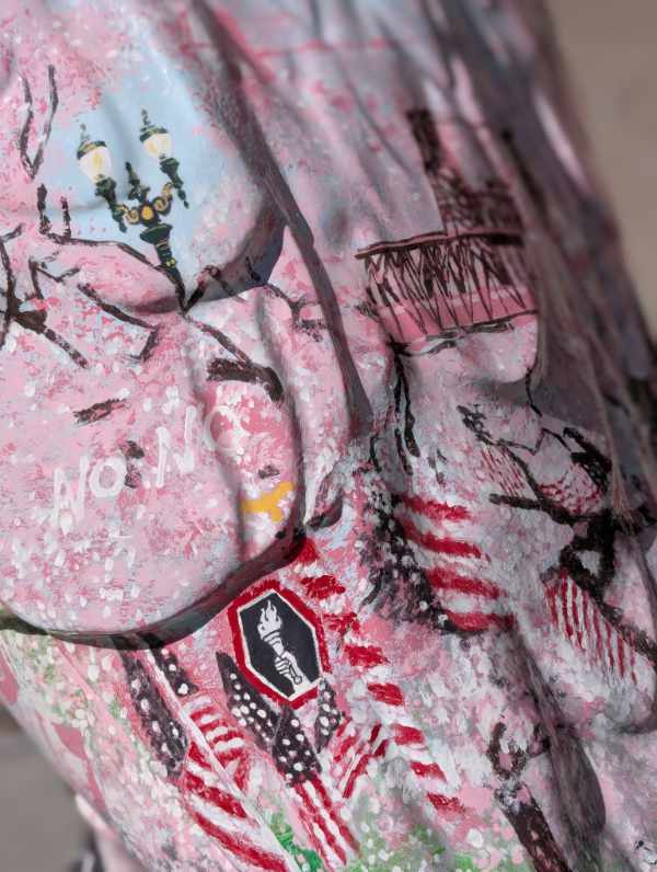 Detail of the paintings on the back of Sakura Hanami include street lamps, the Steel Bridge, and American flags.